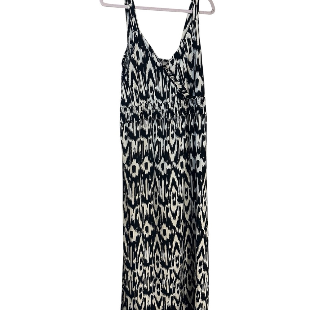 NWOT Avenue Black and White Maxi Dress - Sleeveless V-Neck stretch 18/20